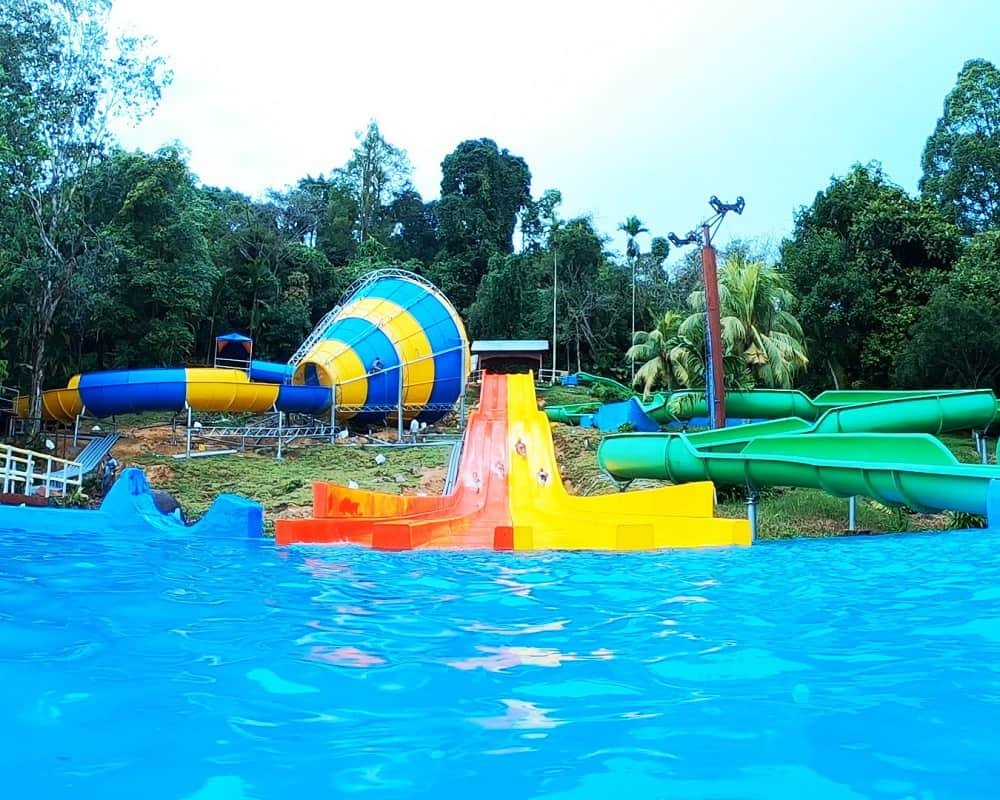 Merah waterpark bukit Laketown Waterpark