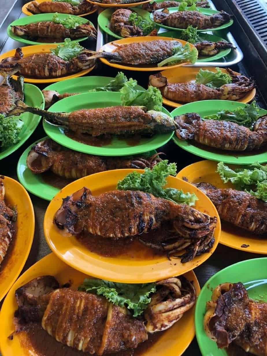 Mak kimbong restoran 'Nasi Ayam